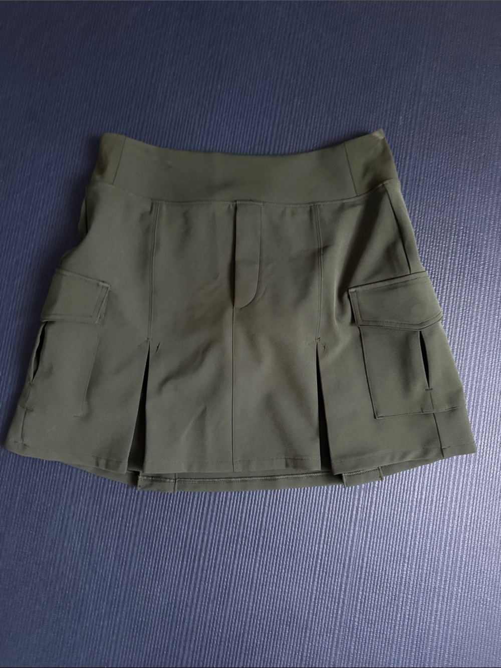 Athleta Olive Cargo Pleated Skort, Size 8